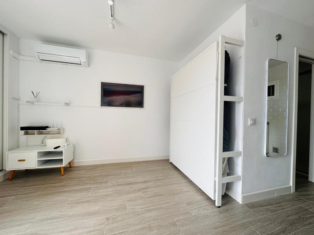 Modern White Studio Benalmadena Exterior photo